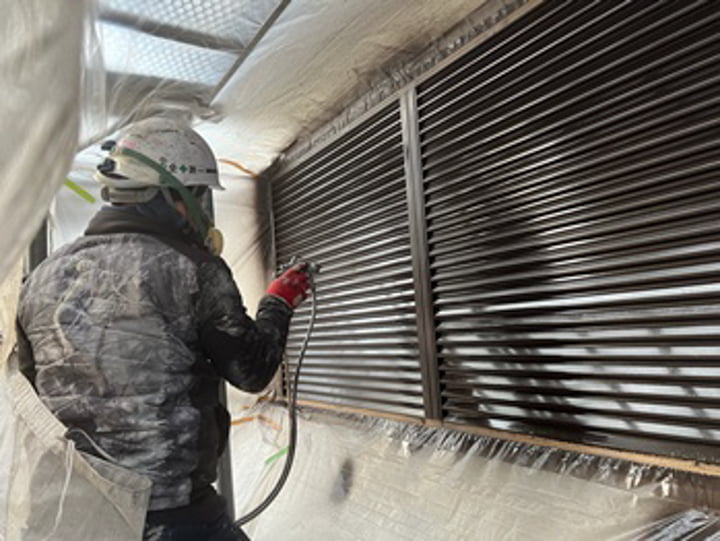 付帯部は外壁や屋根と同じように雨風や紫外線にさらされているため、定期的な塗装が必要になります。