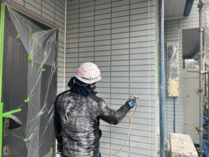 下塗りを丁寧に塗装することで仕上がりがきれいになり、塗装も長持ちします。