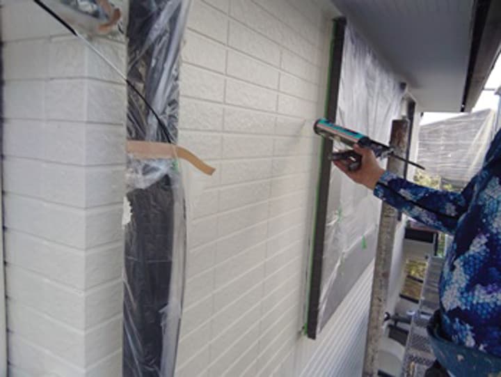 コーキング補修をします。